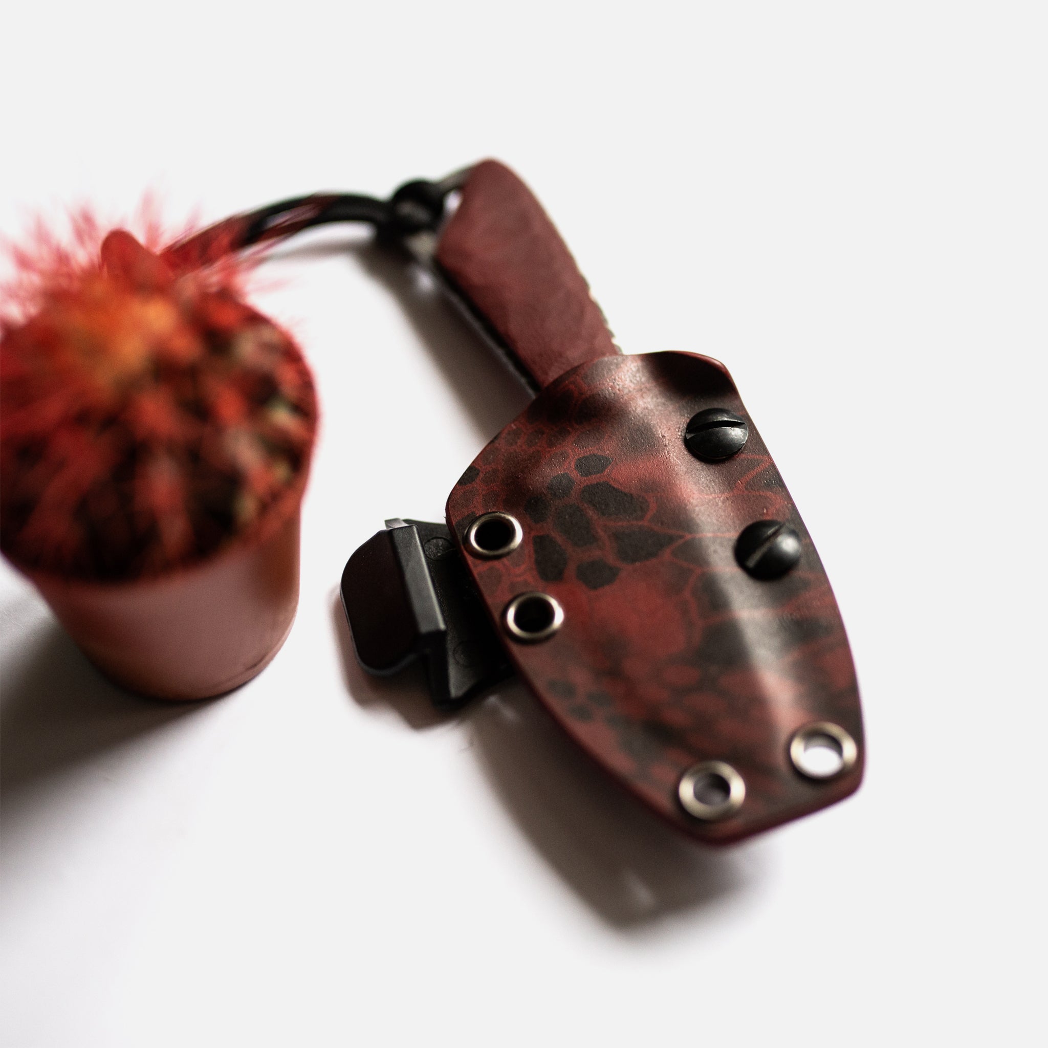 Poganka Bloody Red / Kryptek kydex sheath – Krava Cut.